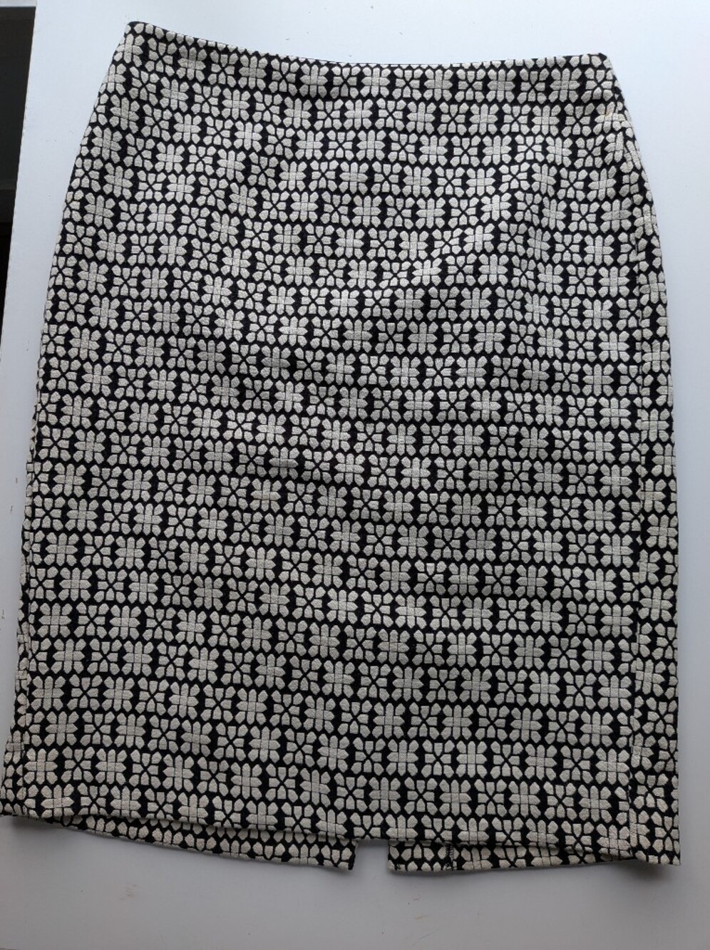 Banana Republic Black Cream Geometric Textured Jacquard Pencil Skirt Size 2